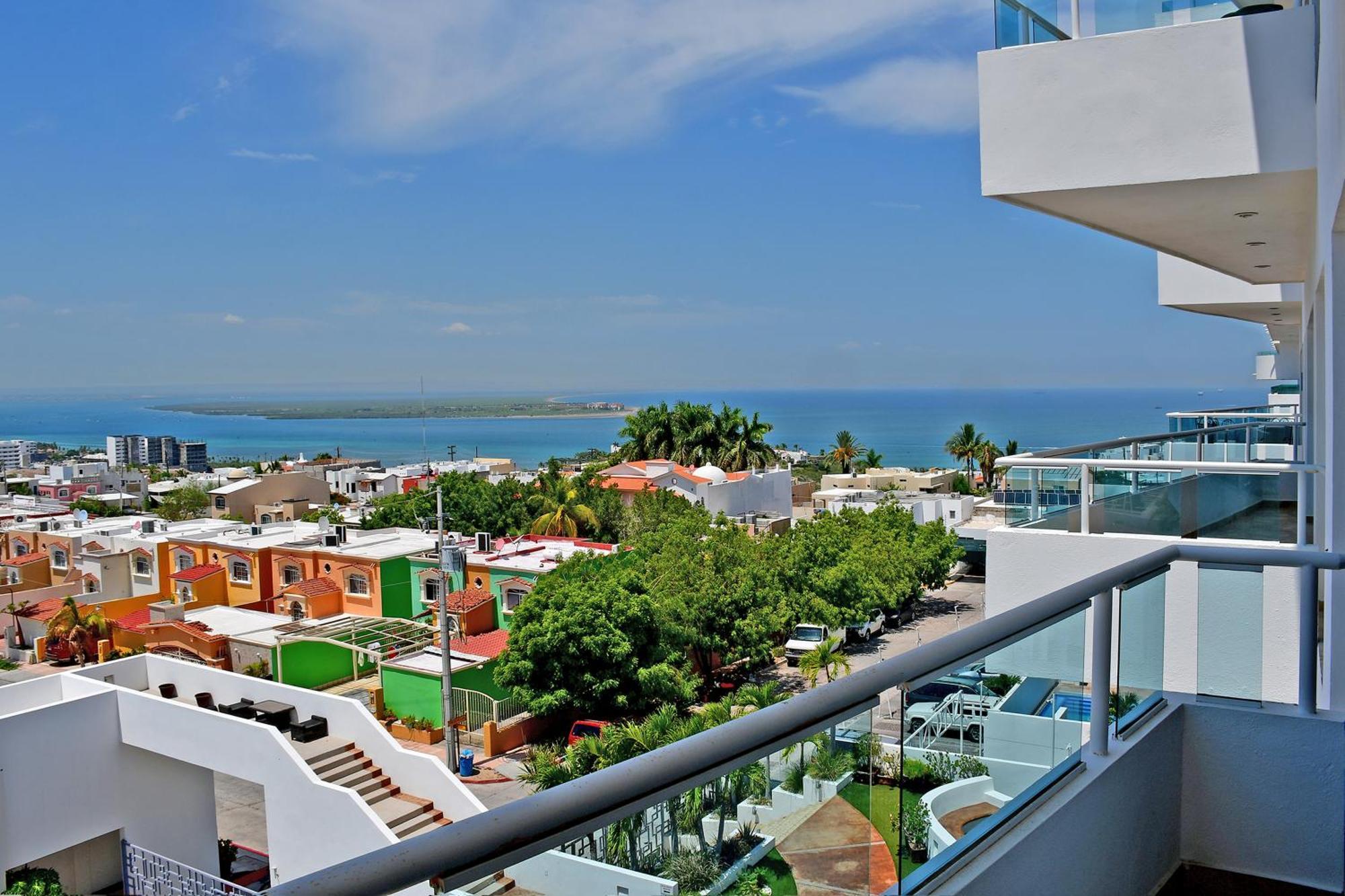 Oceanview Living Space & Balcony With Fiberoptic Wifi! 라파스 외부 사진